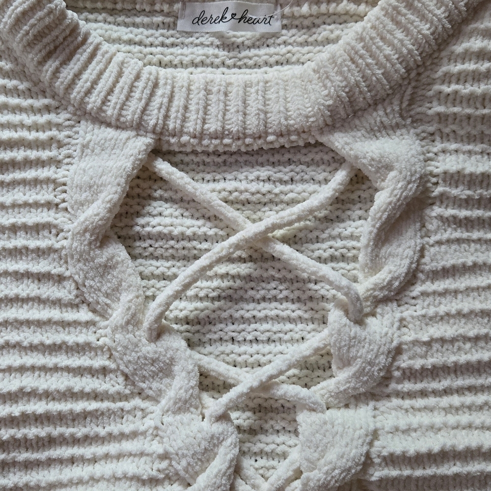 Derek Heart White Cozy Crew Neck Sweater (2b) - Picture 2 of 8